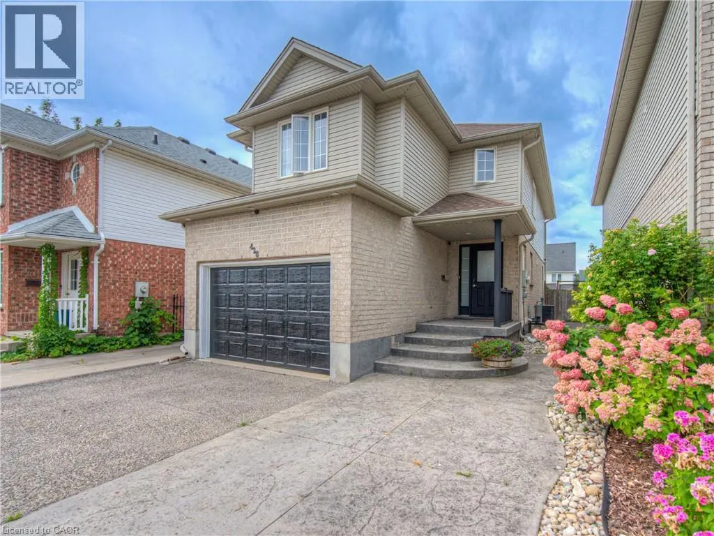428 WAKE ROBIN Crescent