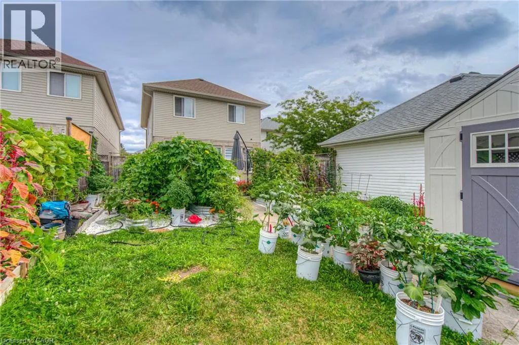 428 WAKE ROBIN Crescent