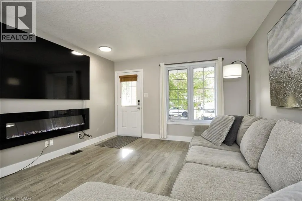 209B INVERHURON Crescent