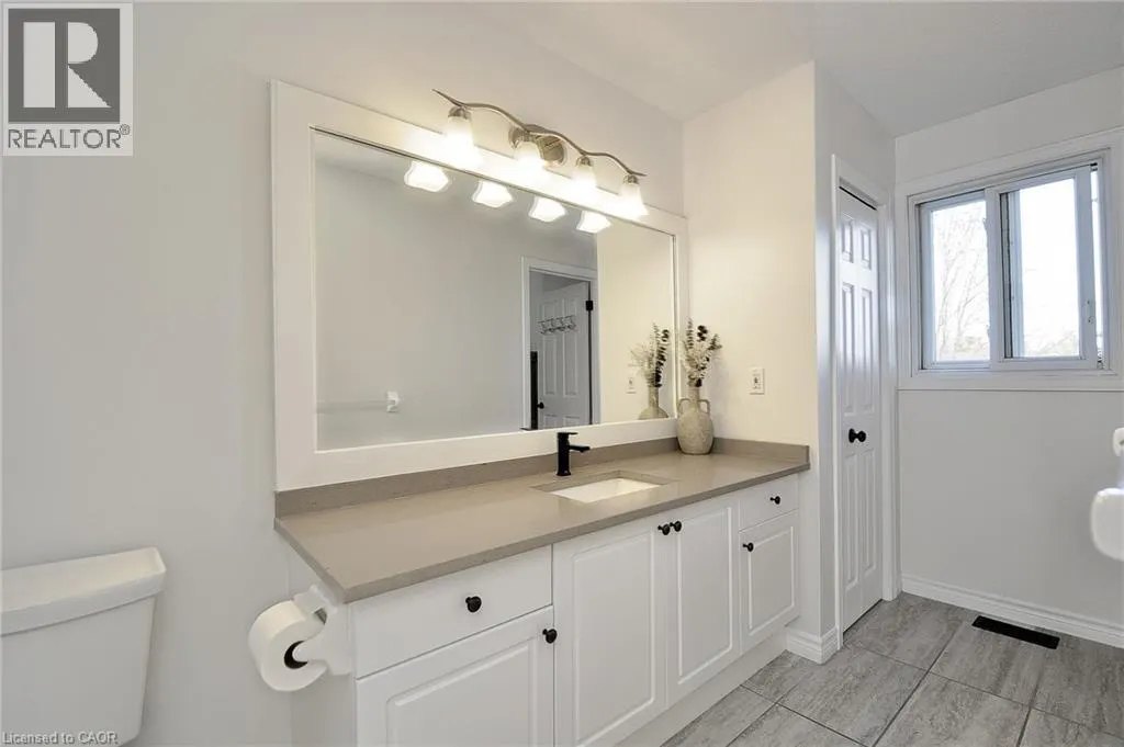 209B INVERHURON Crescent