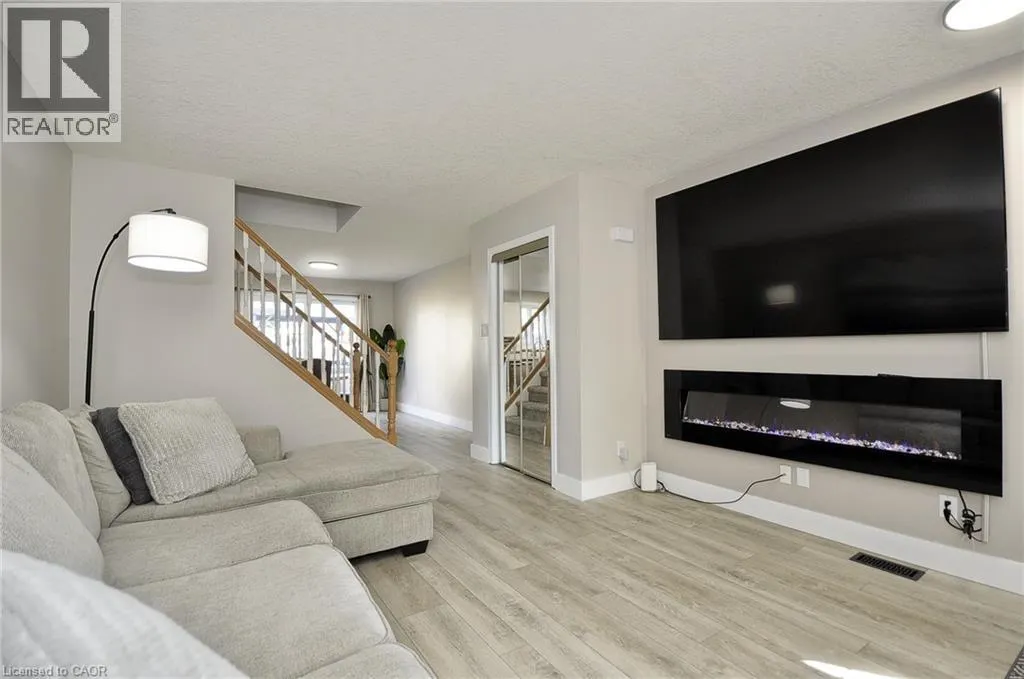 209B INVERHURON Crescent