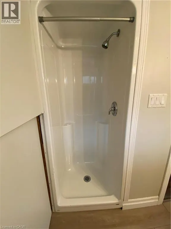 24 QUEENSLEA Drive