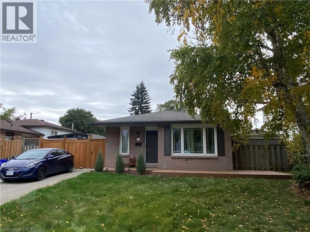 24 QUEENSLEA Drive