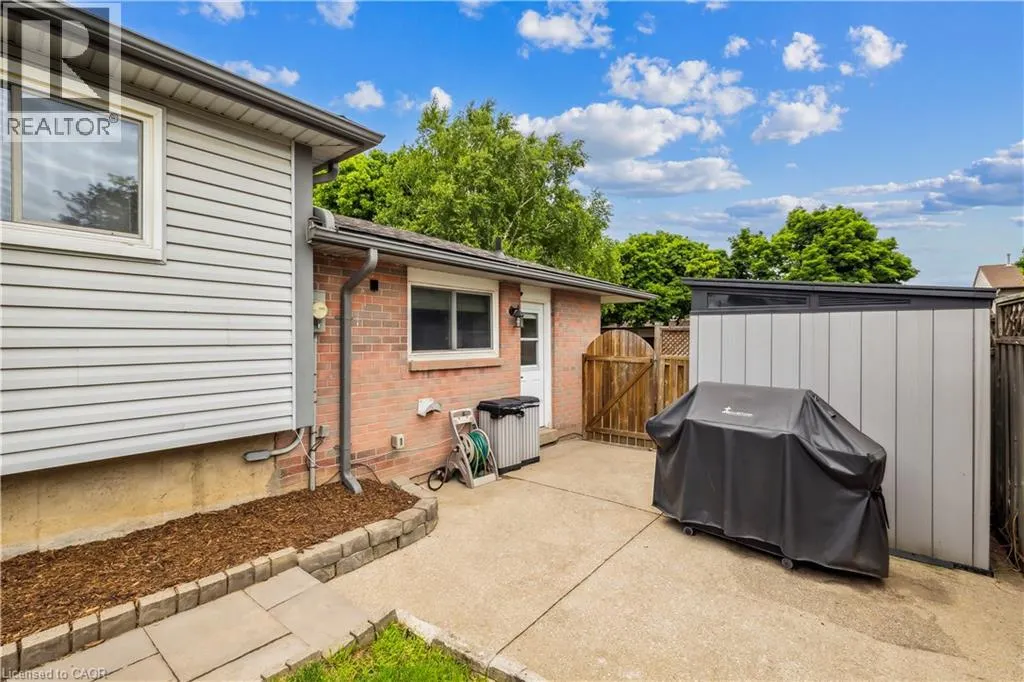 24 QUEENSLEA Drive