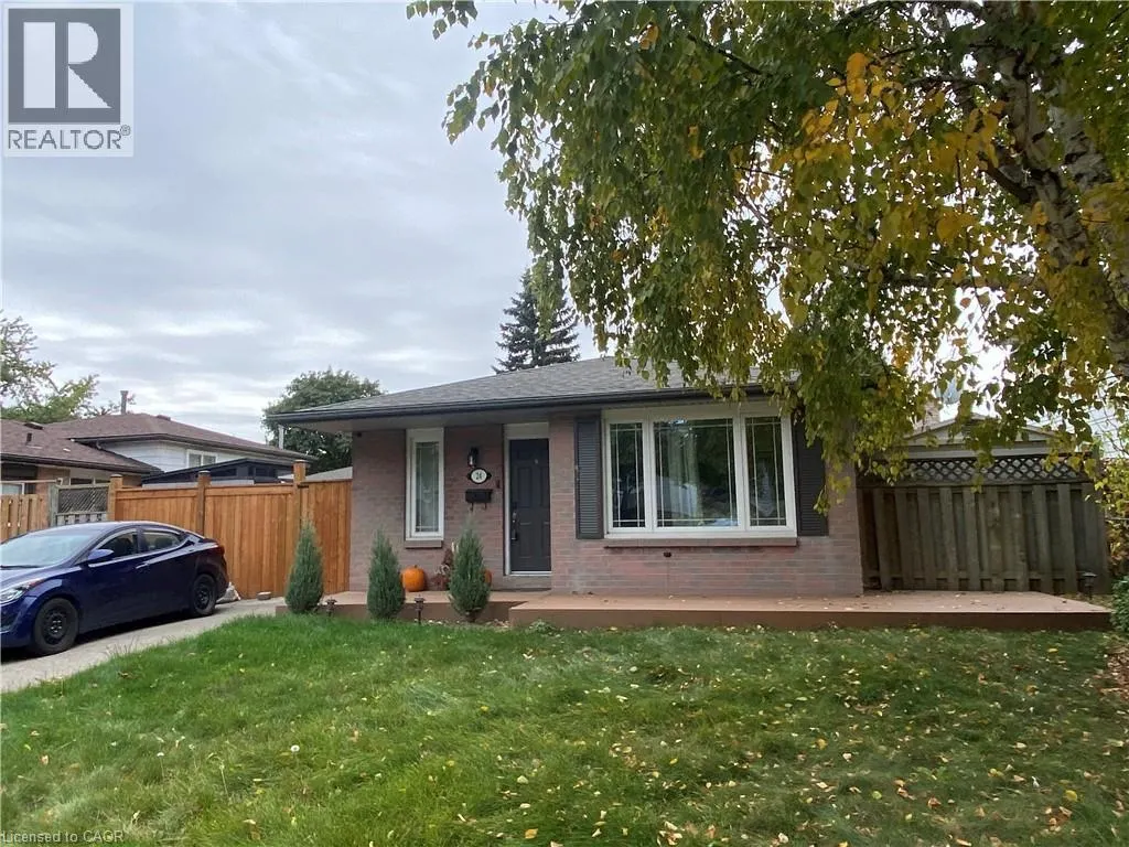 24 QUEENSLEA Drive