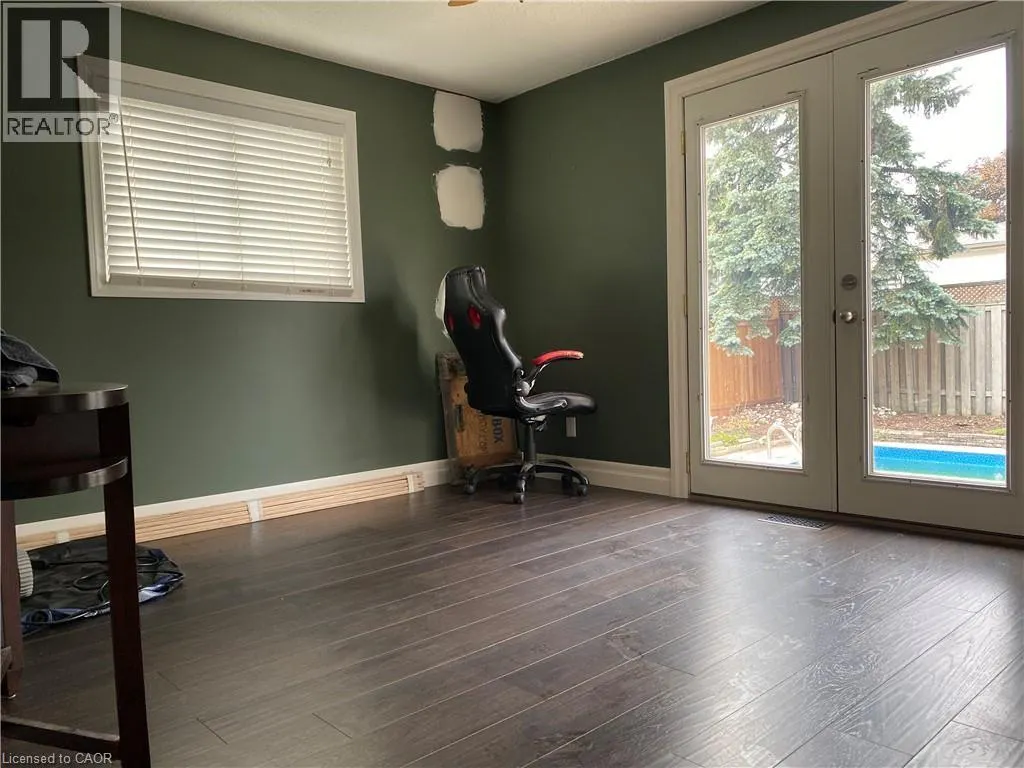 24 QUEENSLEA Drive