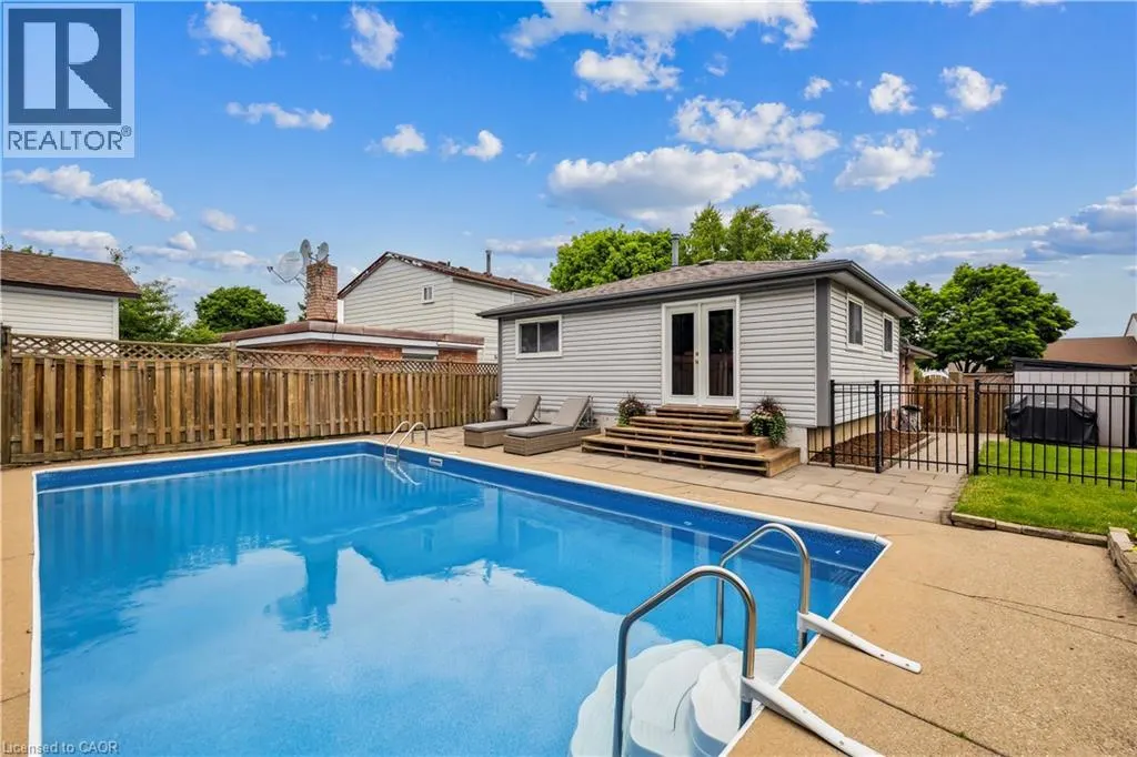 24 QUEENSLEA Drive