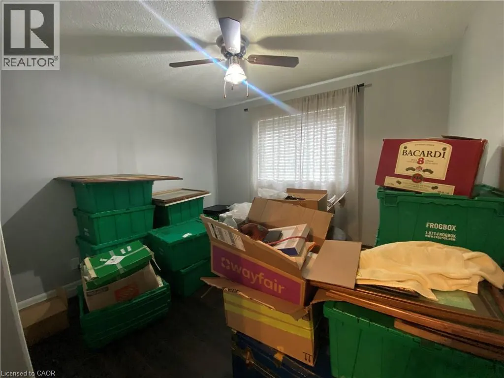 24 QUEENSLEA Drive