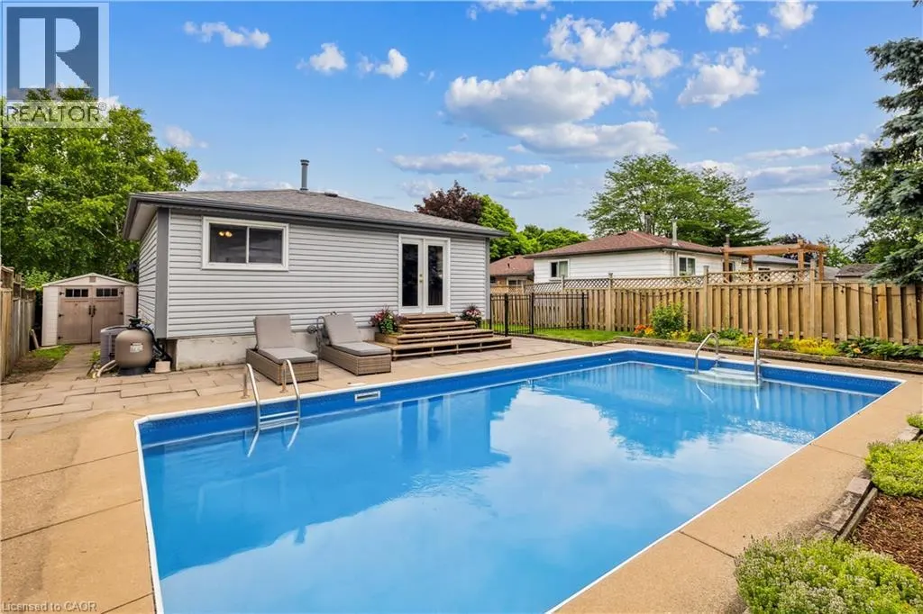 24 QUEENSLEA Drive