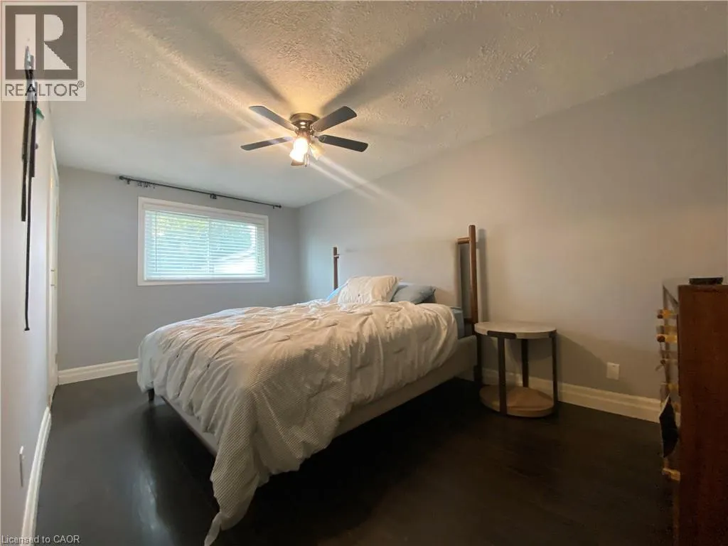 24 QUEENSLEA Drive