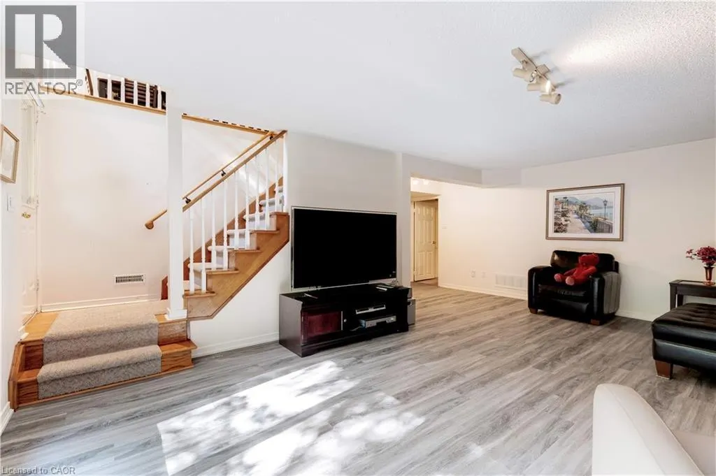 2500 WESTOAK TRAILS Boulevard