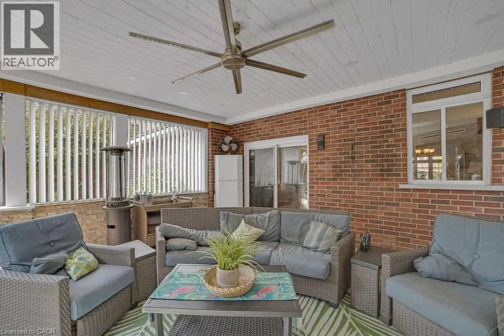 8 MEADOWLEA Court