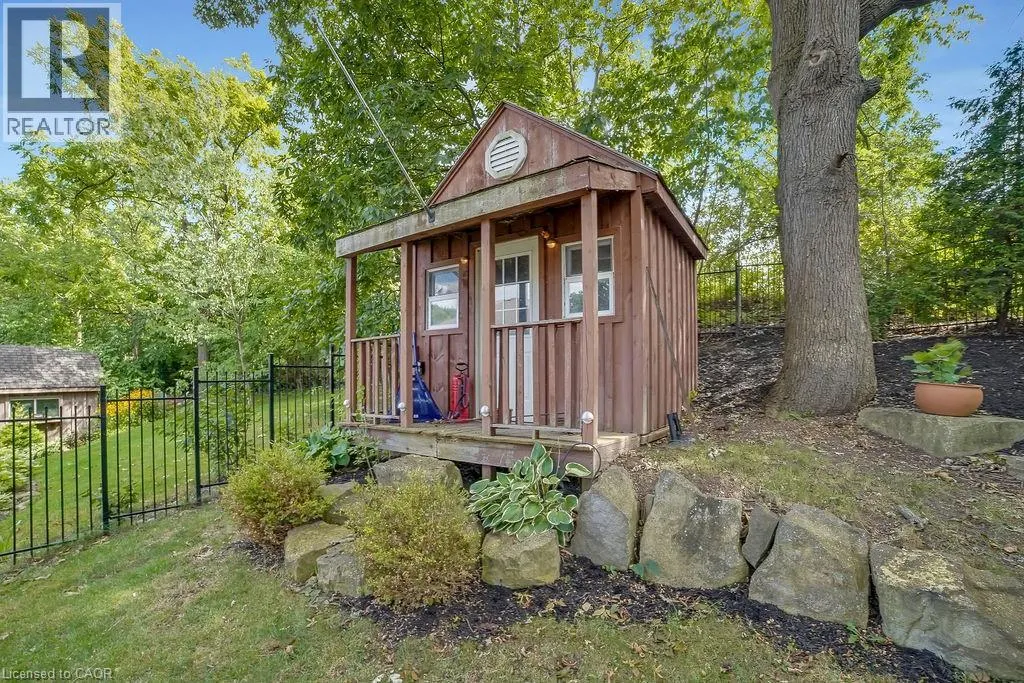 8 MEADOWLEA Court