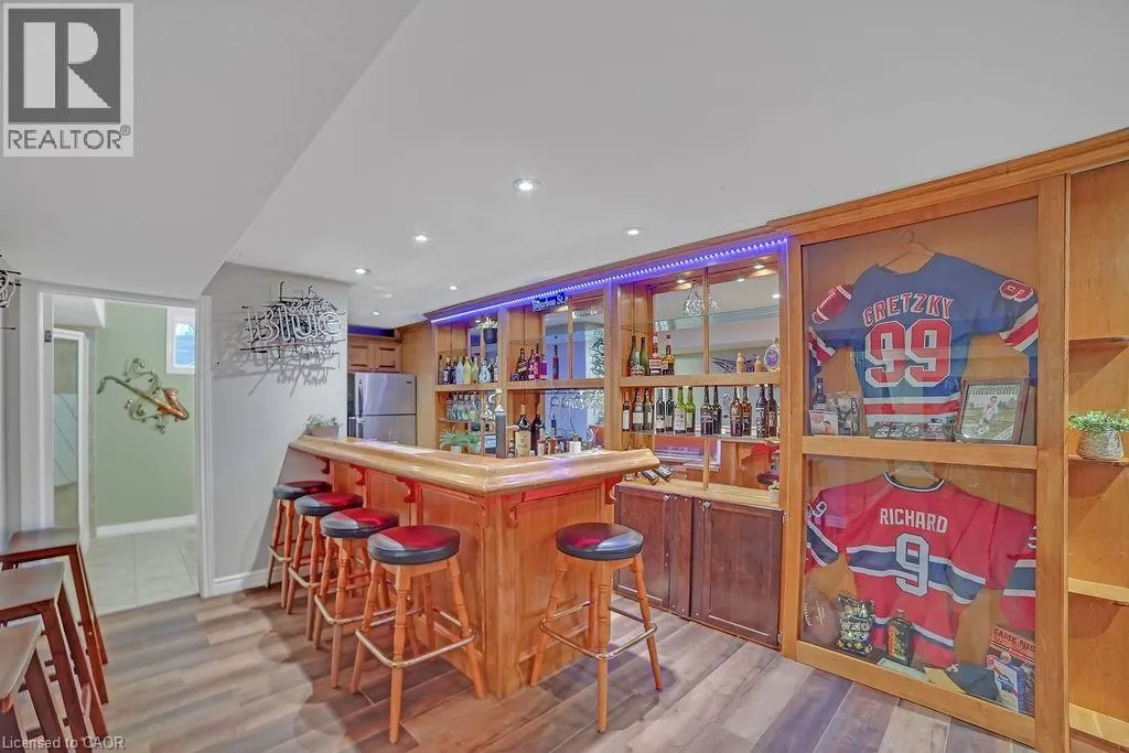 8 MEADOWLEA Court