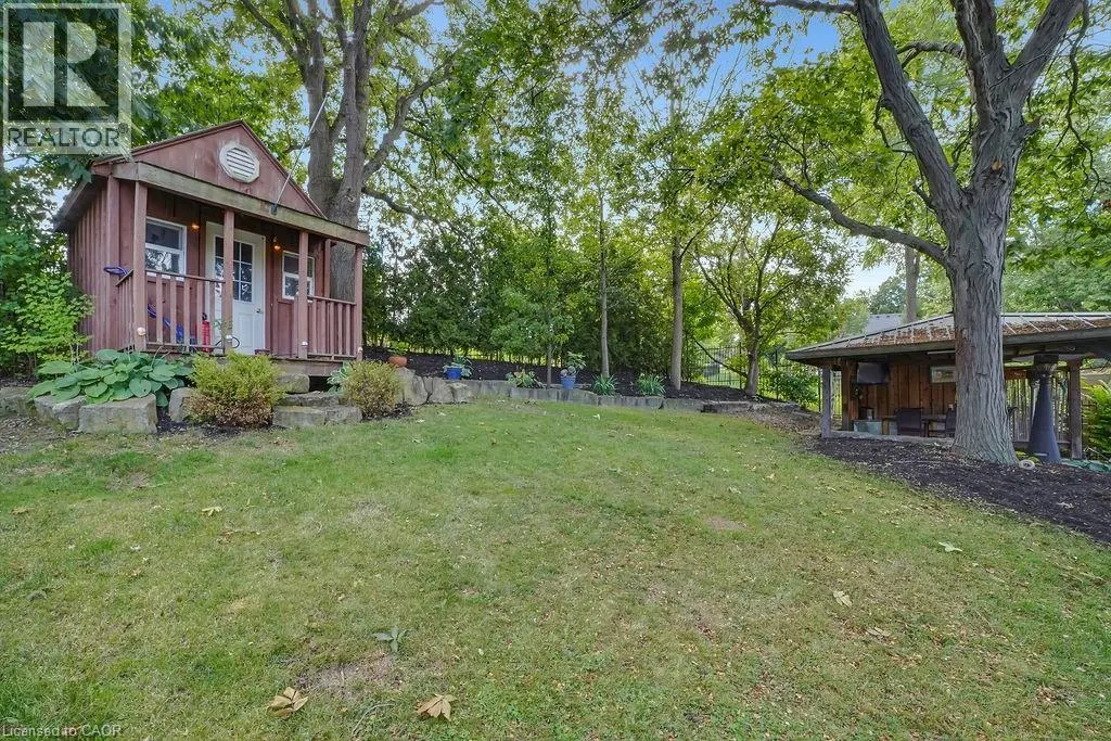 8 MEADOWLEA Court