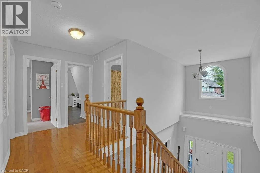 8 MEADOWLEA Court