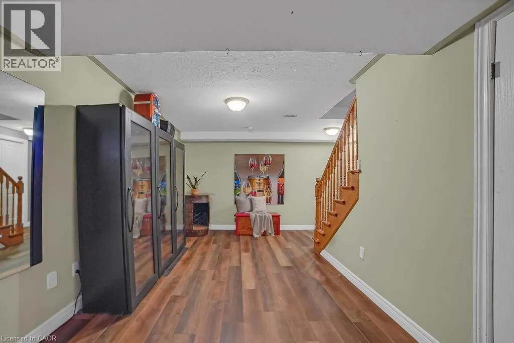 8 MEADOWLEA Court
