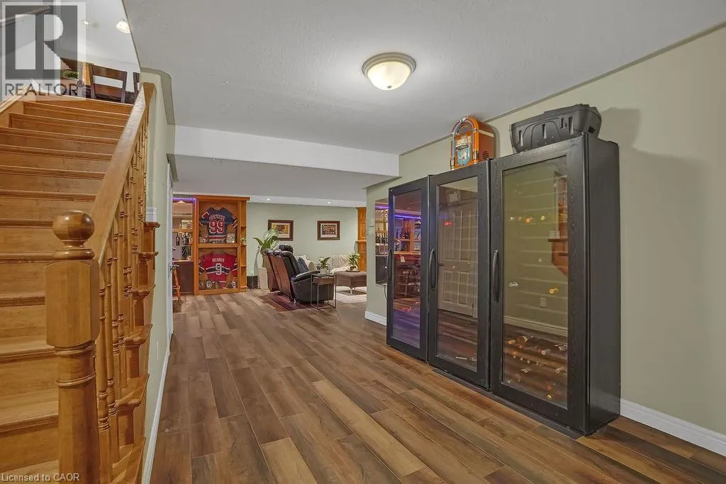 8 MEADOWLEA Court
