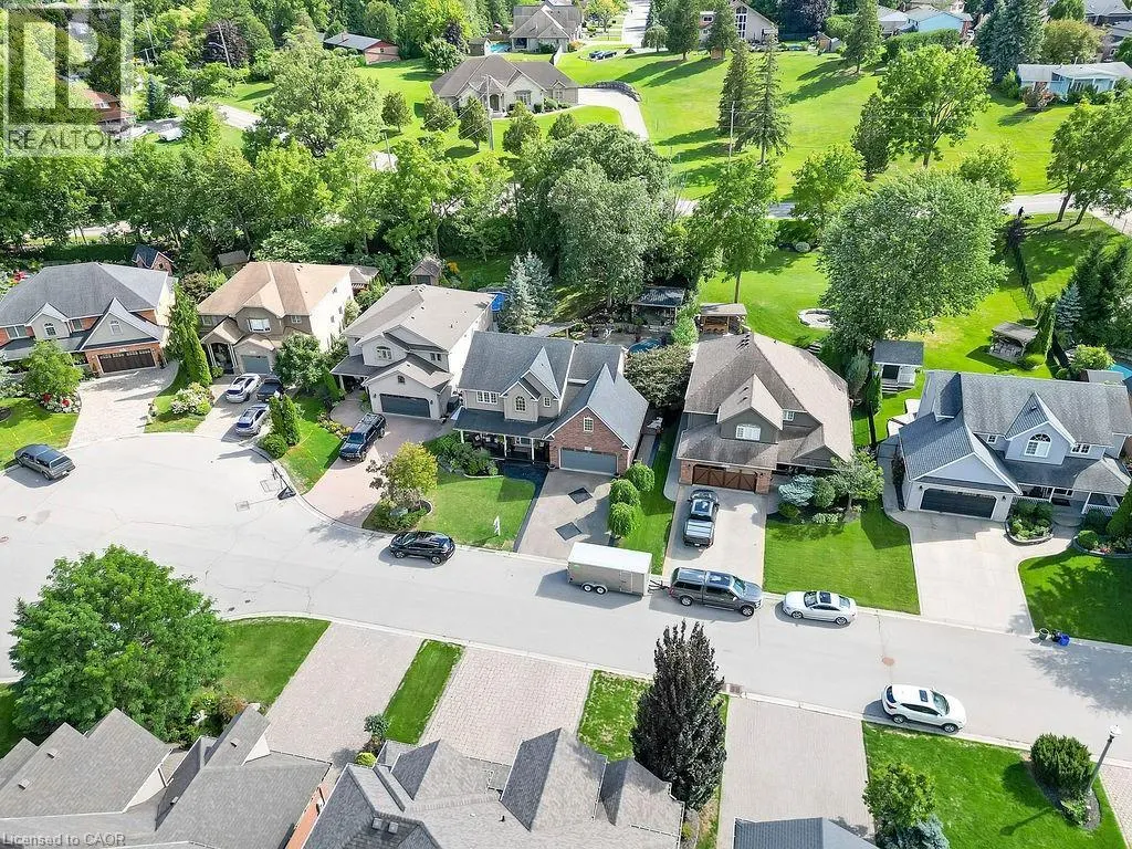 8 MEADOWLEA Court