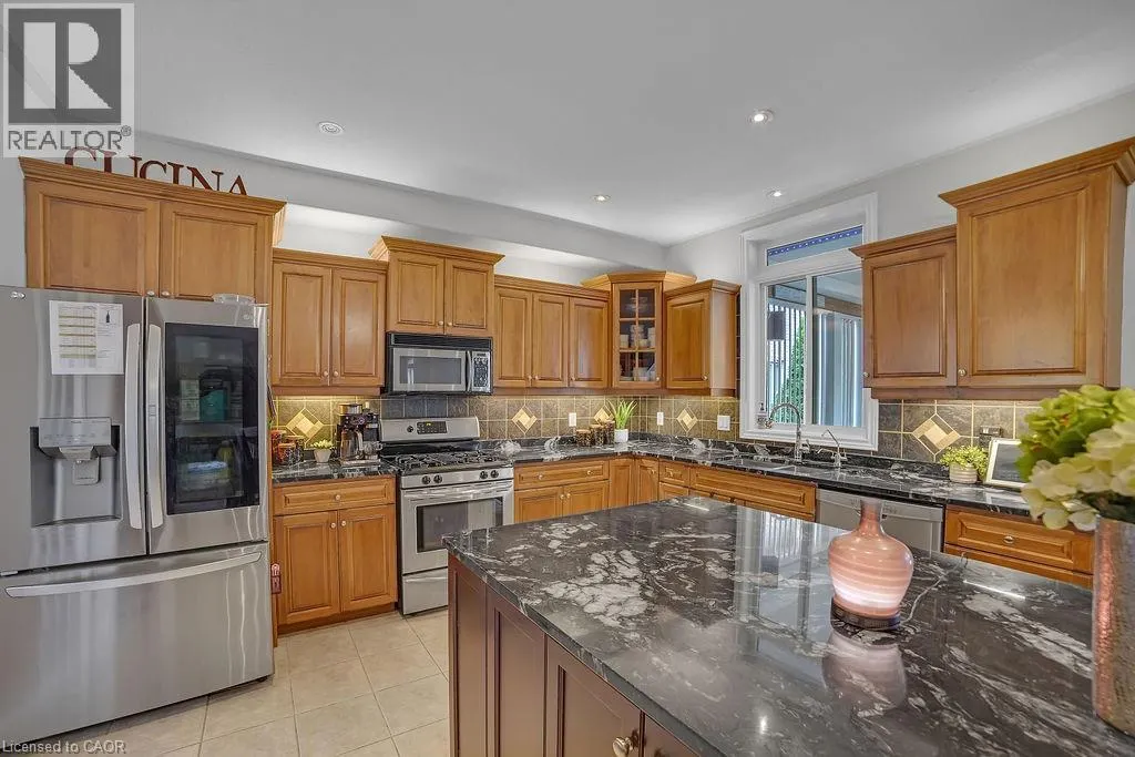 8 MEADOWLEA Court