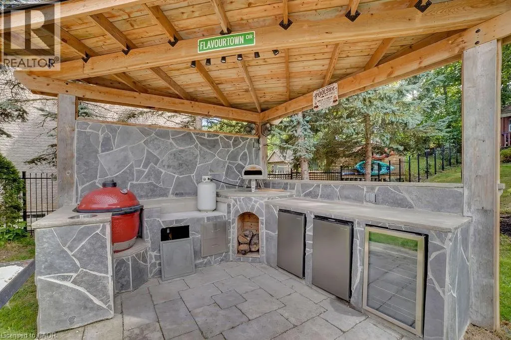 8 MEADOWLEA Court