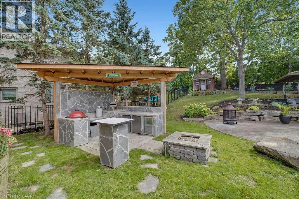 8 MEADOWLEA Court