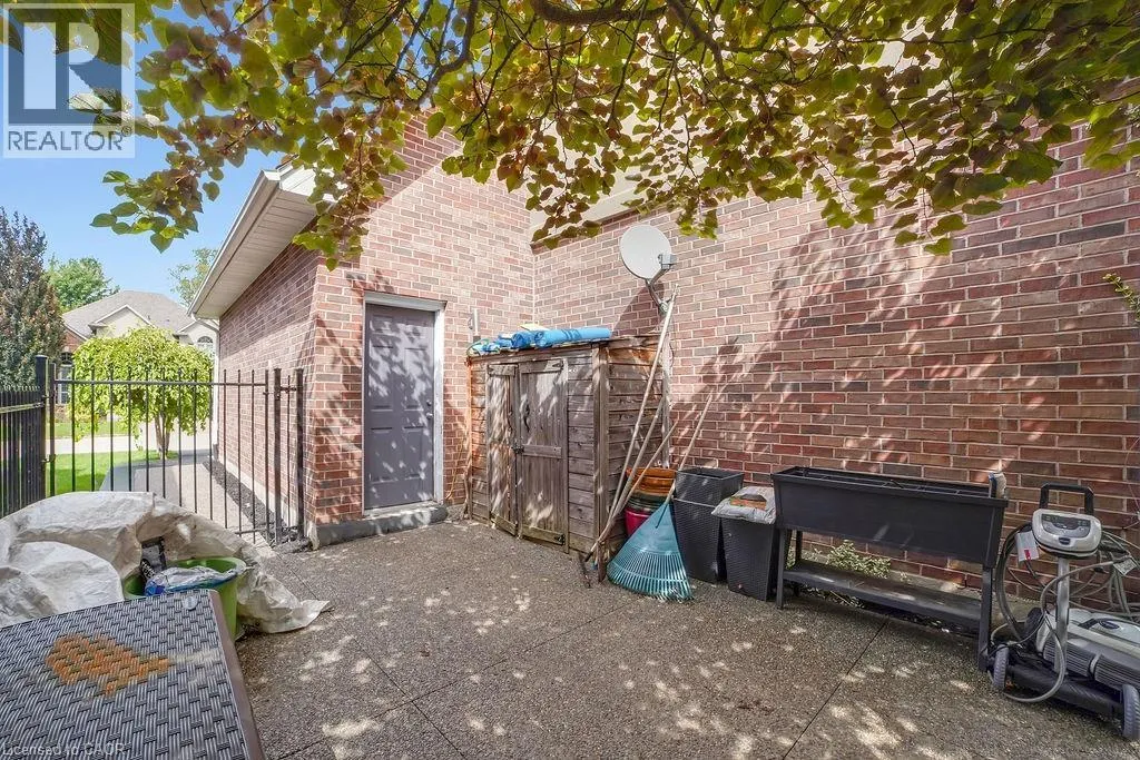 8 MEADOWLEA Court
