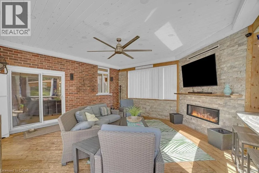 8 MEADOWLEA Court