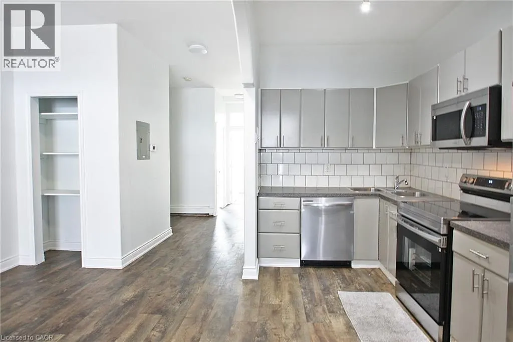 590 MAIN Street E Unit# 4, #4