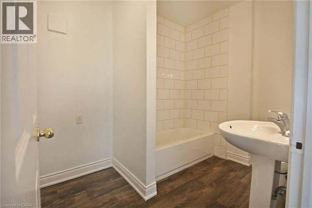 590 MAIN Street E Unit# 4, #4