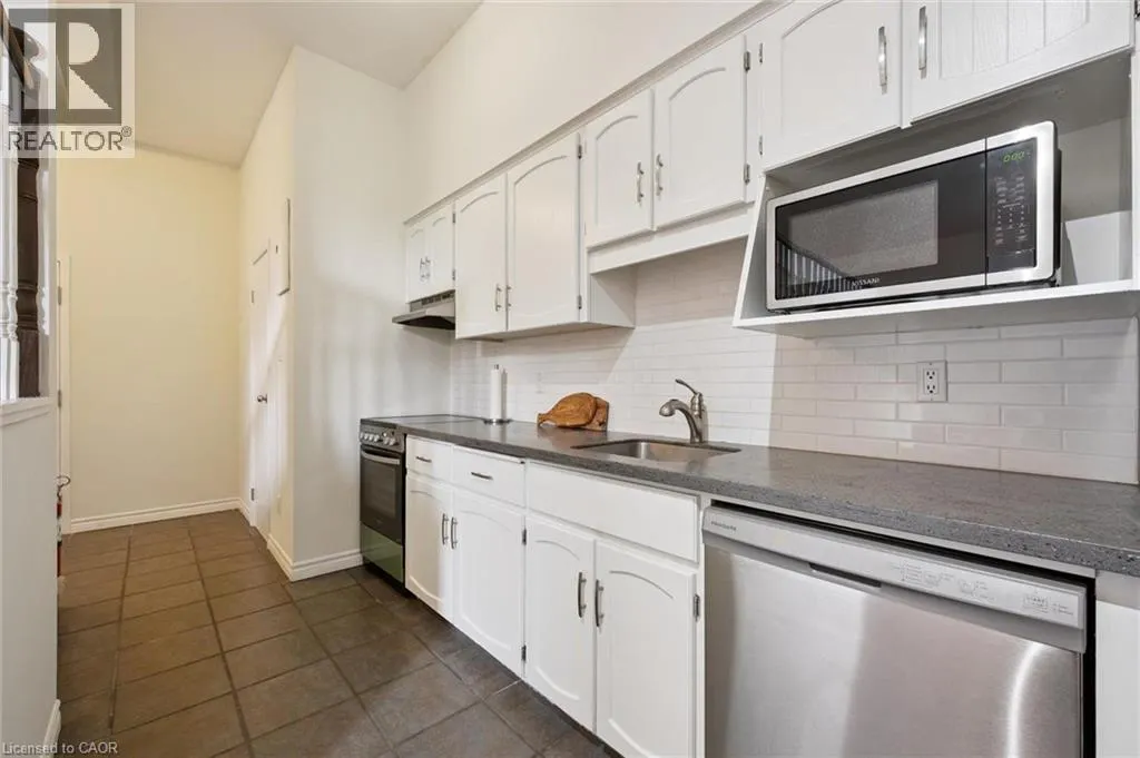 200 WOOLWICH Street Unit# 204, #204