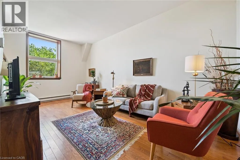 200 WOOLWICH Street Unit# 204, #204