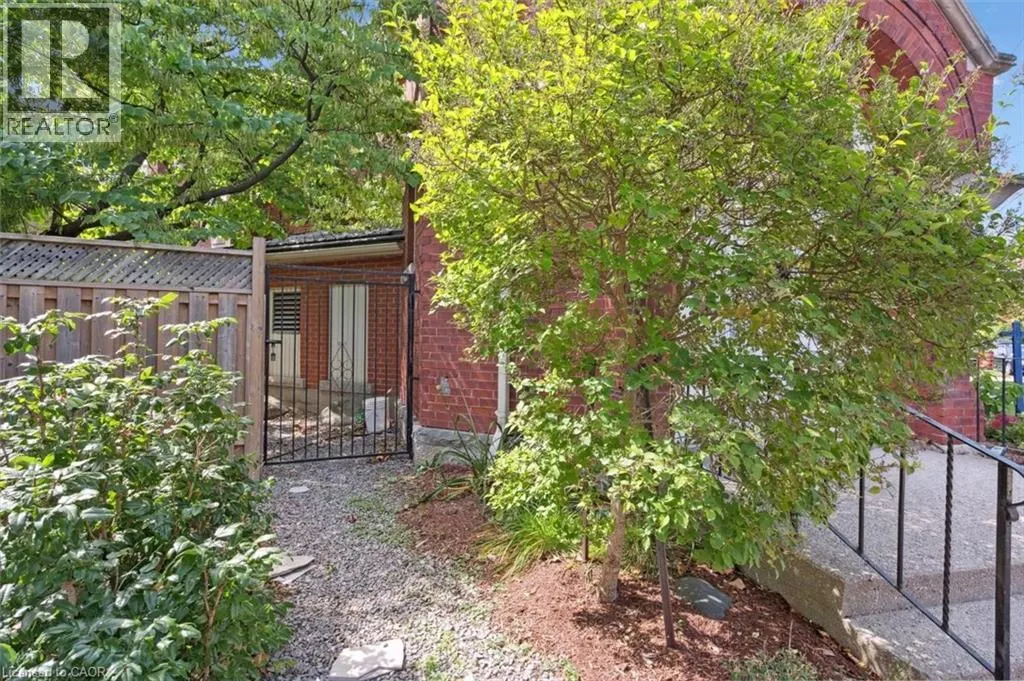 200 WOOLWICH Street Unit# 204, #204