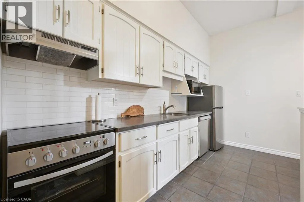 200 WOOLWICH Street Unit# 204, #204