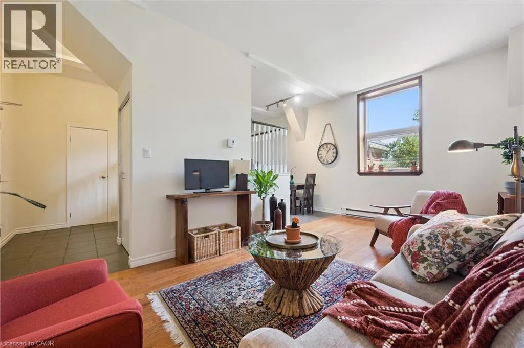 200 WOOLWICH Street Unit# 204, #204