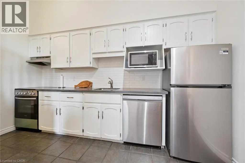 200 WOOLWICH Street Unit# 204, #204