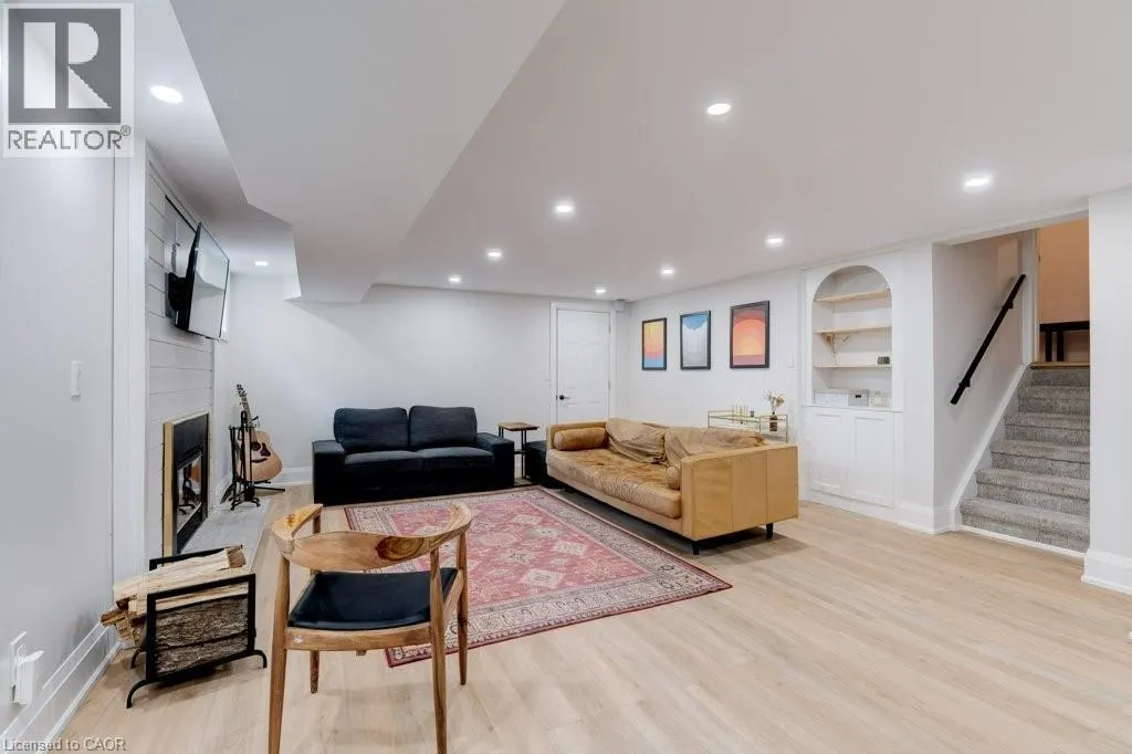 364 EAST SIDE Crescent