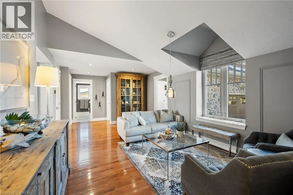 9 LAKE Avenue E