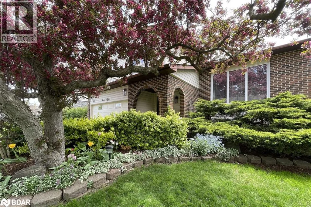 780 WOODWARD Avenue