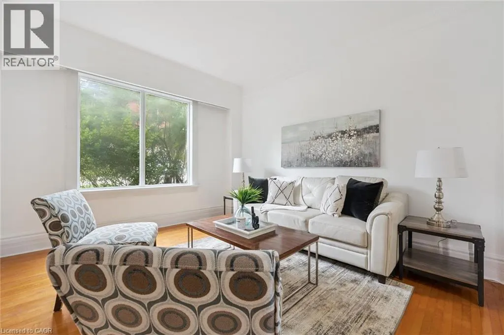 123 DUFFERIN Street