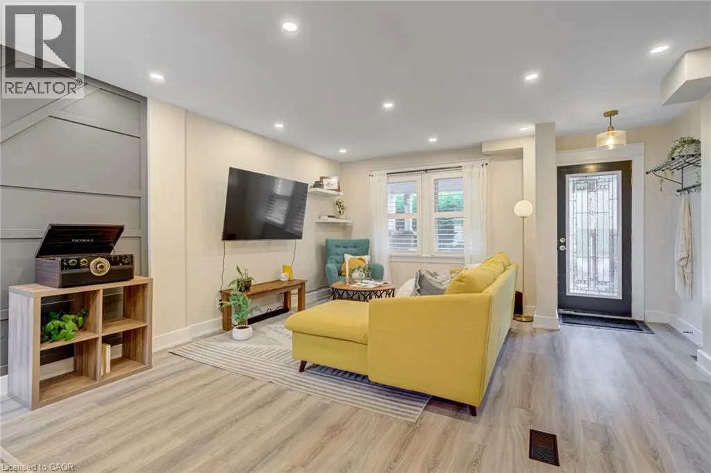 39 EAST BEND Avenue S