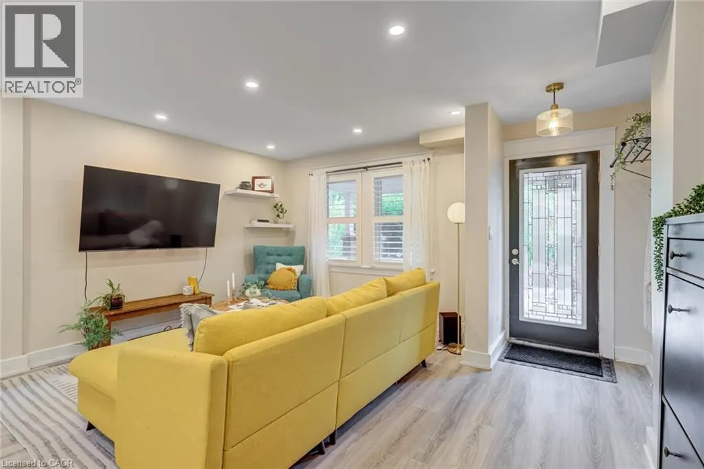 39 EAST BEND Avenue S