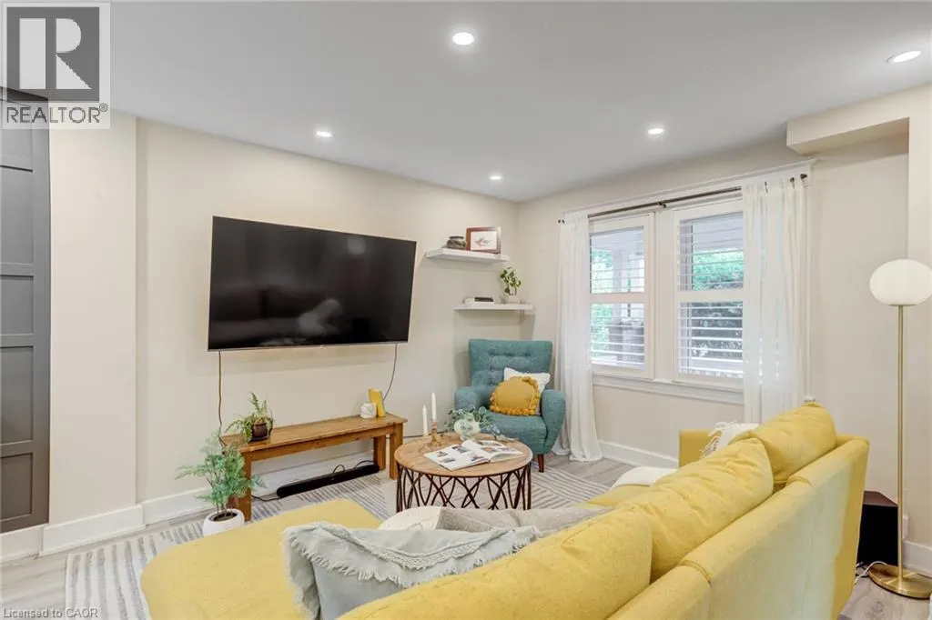 39 EAST BEND Avenue S