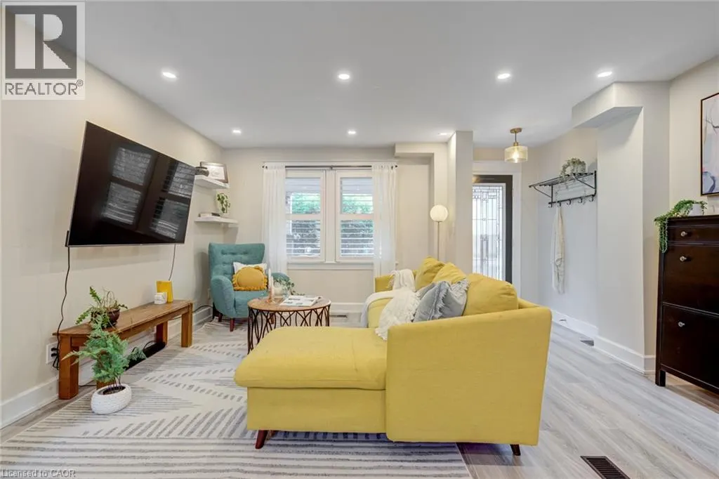 39 EAST BEND Avenue S