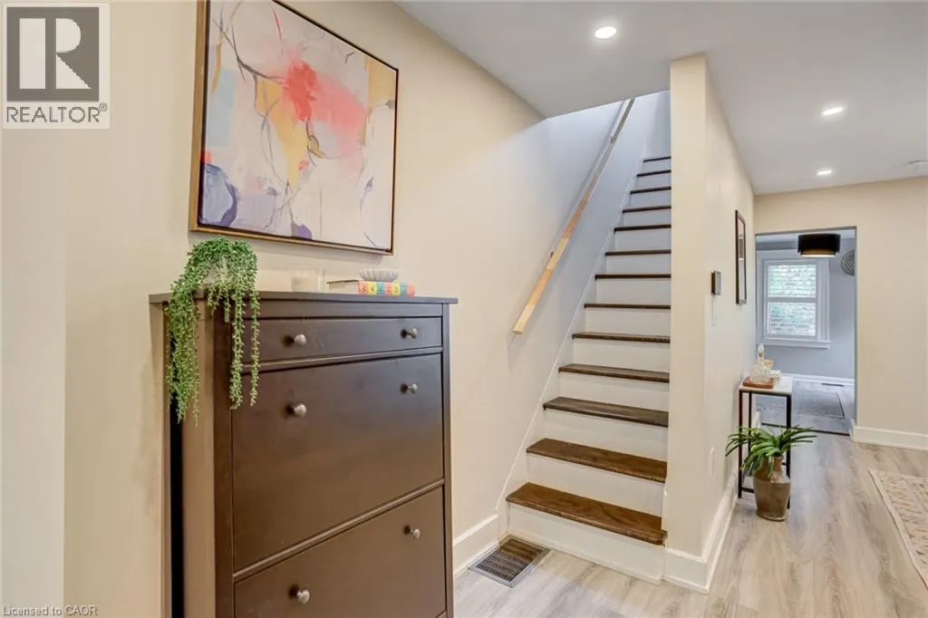 39 EAST BEND Avenue S