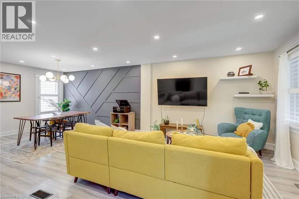 39 EAST BEND Avenue S