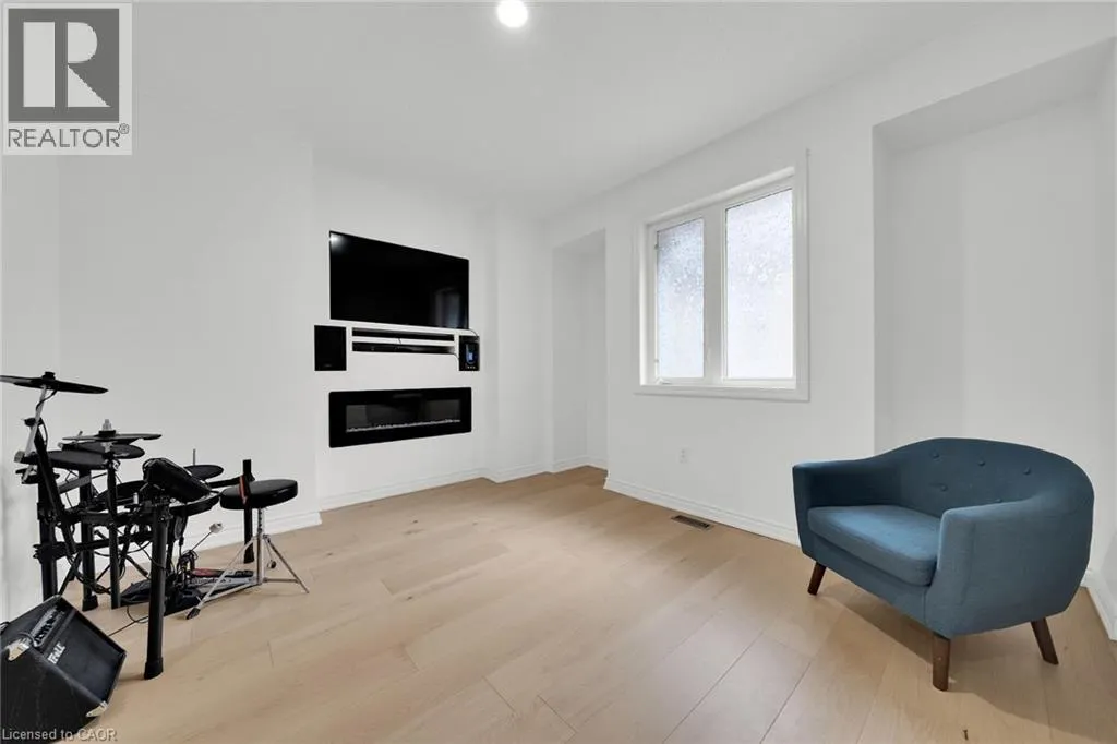 48 MONTREAL Circle