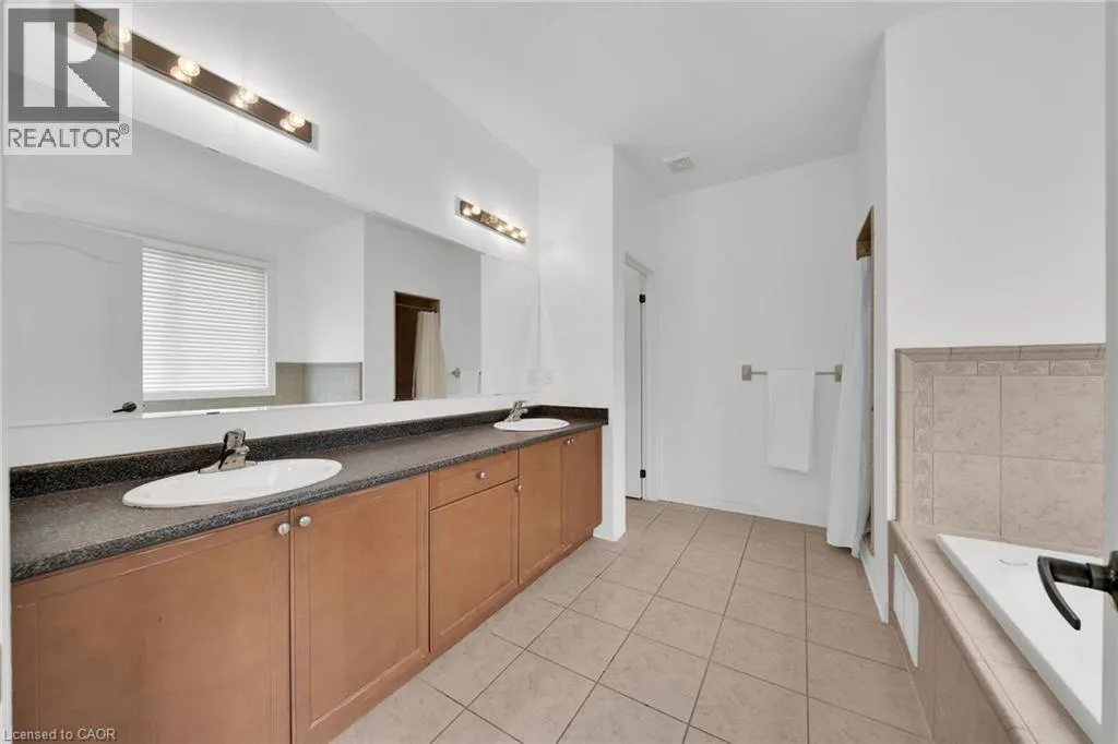 48 MONTREAL Circle
