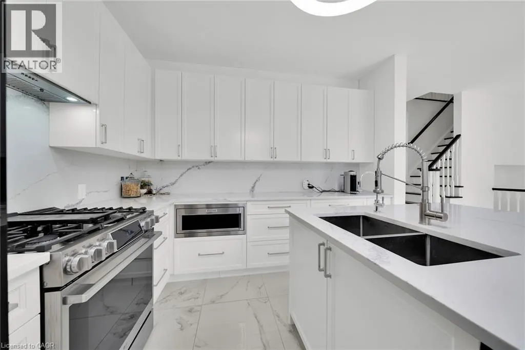 48 MONTREAL Circle