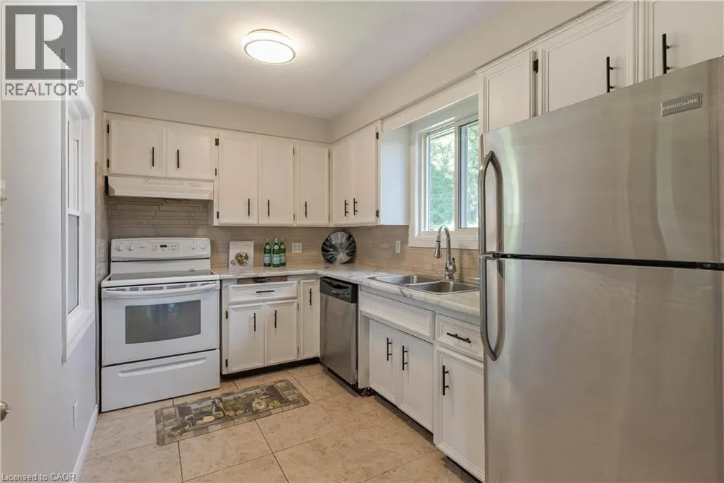 82 SOUTHMOOR Drive